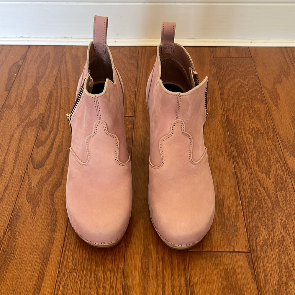 Brand New Pink Nubuck Swedish Hasbeen Boots